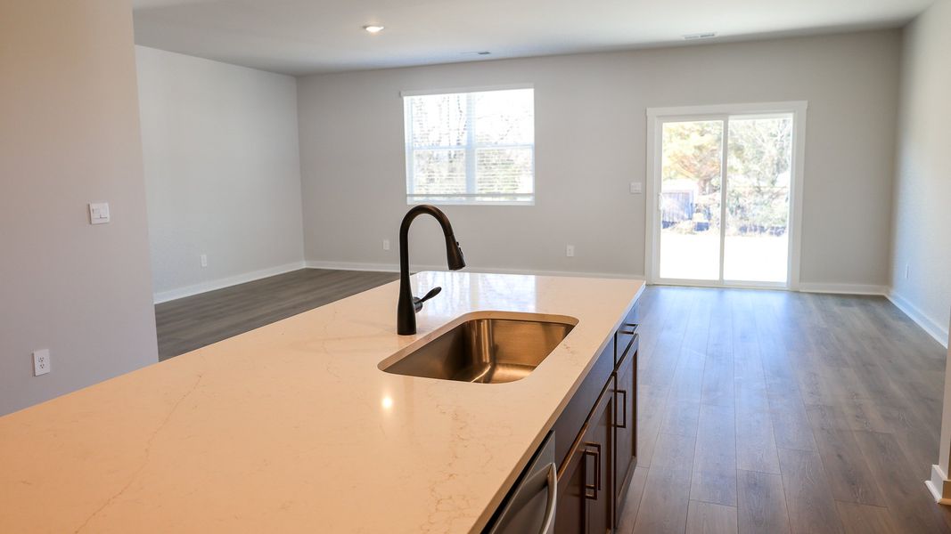 Representative interior finishes for a home built from the EMBRY by D.R. Horton in Harvest Point, Spring Hill (Image 19).