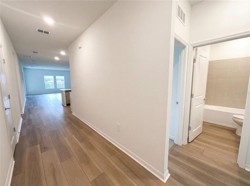 Spacious, unfurnished interior of a new home in Grand Park, Dunnellon (Image 17).