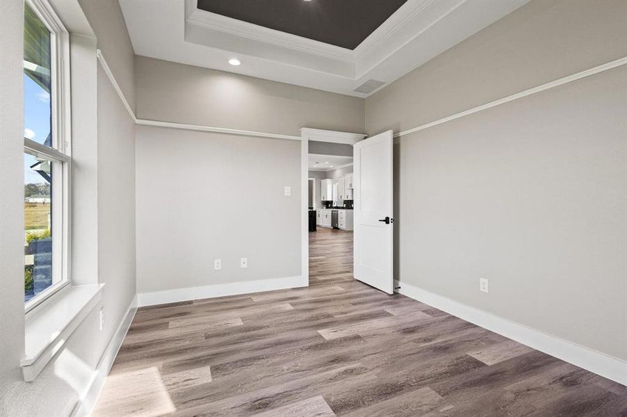 Spacious, unfurnished interior of a new home in , Leonard (Image 36).