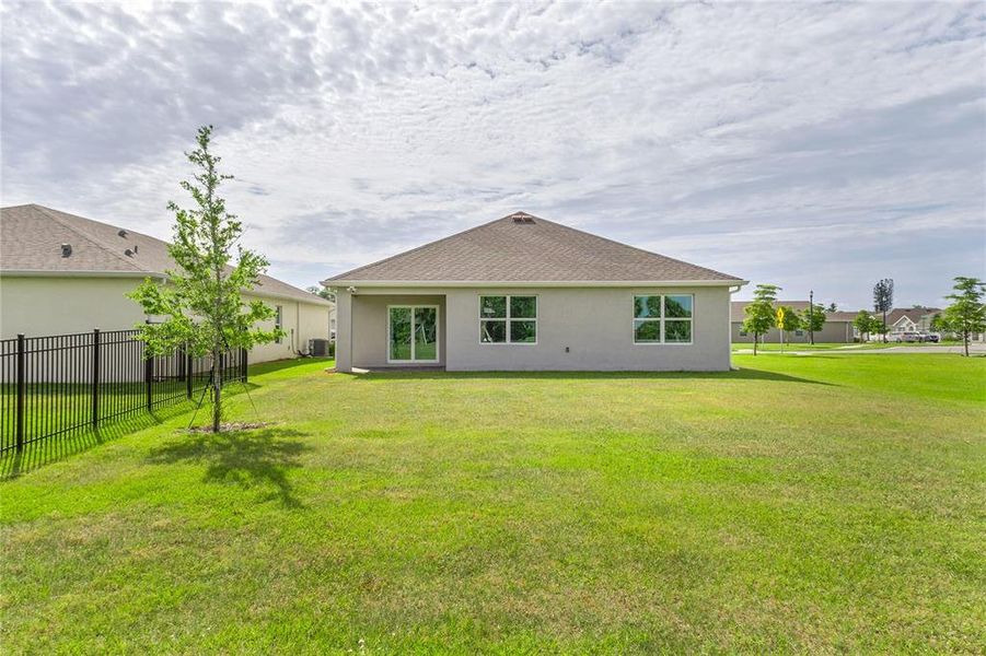 Exterior details and patio area of a home in , North Port (Image 4).