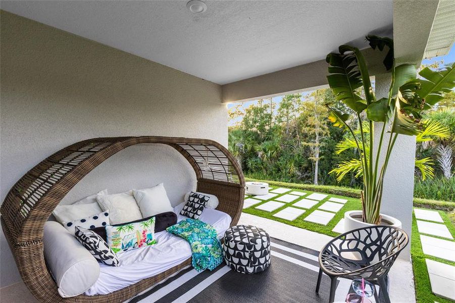 Exterior details and patio area of a home in Cypress Hammock, Kissimmee (Image 3).