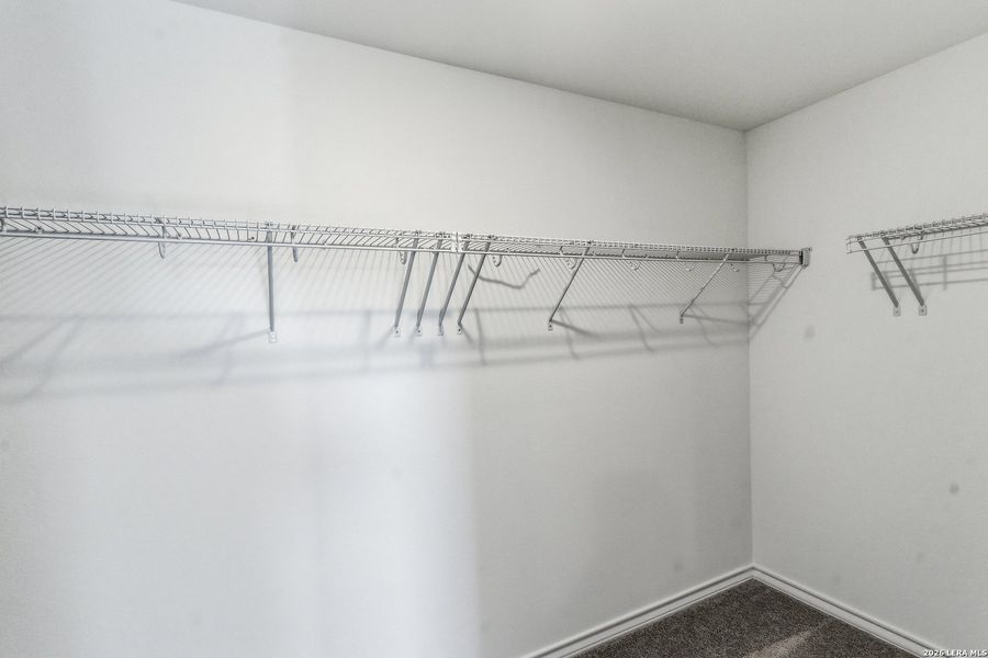 Spacious, unfurnished interior of a new home in Cinco Lakes, San Antonio (Image 11).