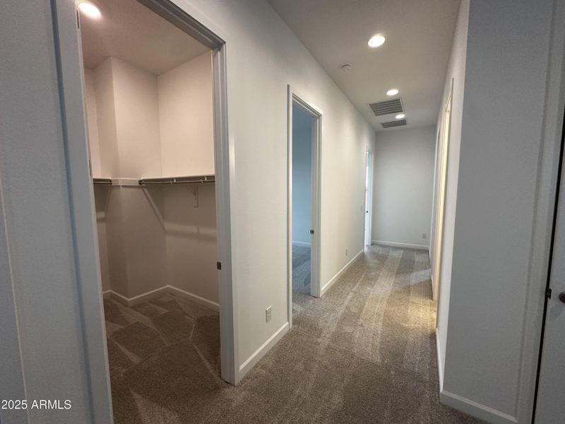 022 - Hallway to front bedrooms