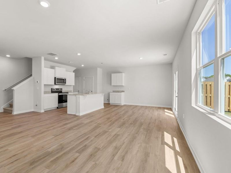 Spacious, unfurnished interior of a new home in Rolling Meadows, Jasper (Image 16).