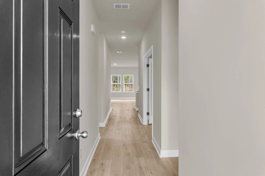 Spacious, unfurnished interior of a new home in Watson Hill, Summerville (Image 9).