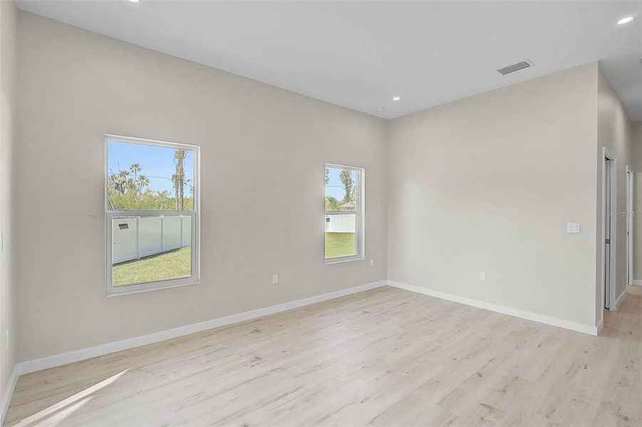 Spacious, unfurnished interior of a new home in , North Port (Image 16).