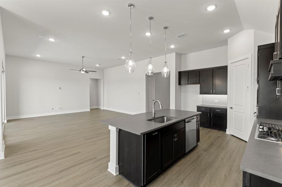 14. 7253 Camilla - Kitchen (4)