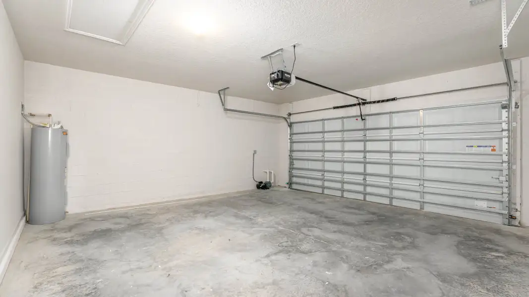 Spacious, unfurnished interior of a new home in Palm Bay, Palm Bay (Image 20).