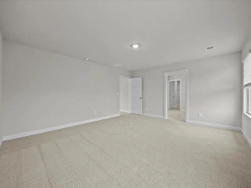 Spacious, unfurnished interior of a new home in Wexford Park, Fountain Inn (Image 16).