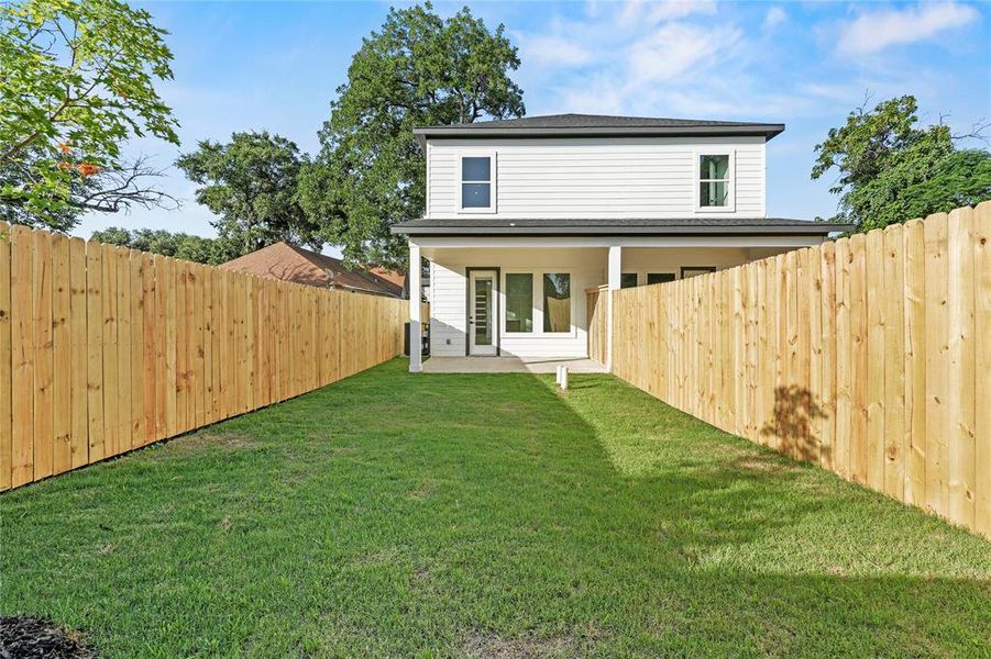 Exterior details and patio area of a home in , Dallas (Image 19).