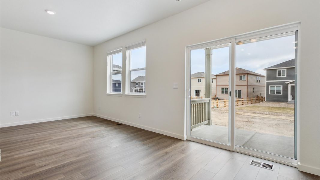 Spacious, unfurnished interior of a new home in Silver Peaks, Lochbuie (Image 7).