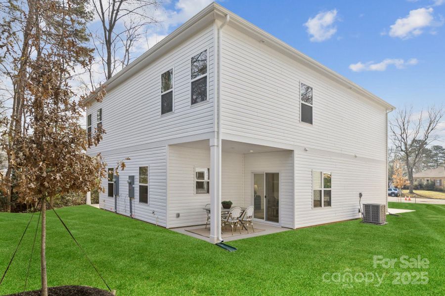 Exterior details and patio area of a home in , Charlotte (Image 4).