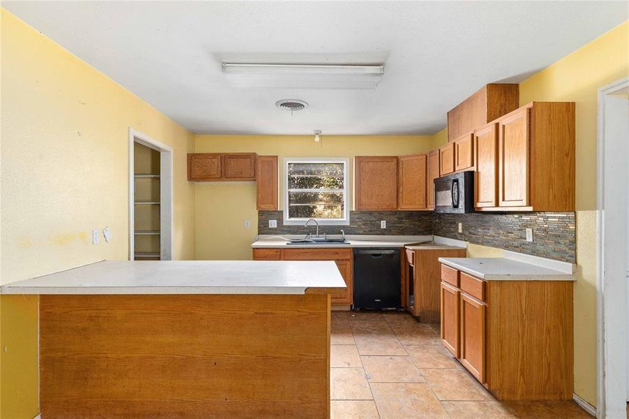 Furnished interior view inside a new home in , Brownwood (Image 8).