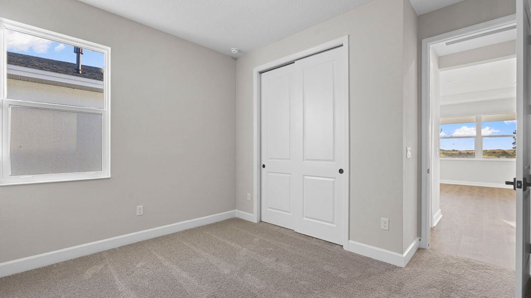Spacious, unfurnished interior of a new home in Cresswind at Lake Harris, Tavares (Image 23).