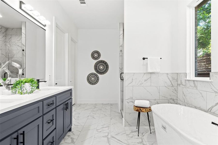 Furnished interior view inside a new home in , Irving (Image 7).