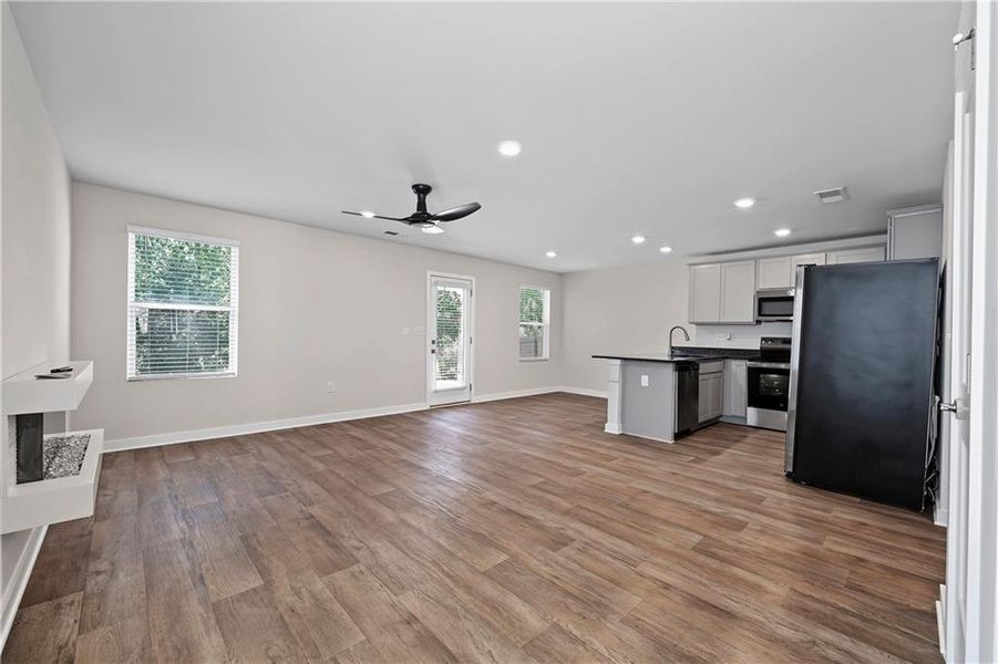 Spacious, unfurnished interior of a new home in , Union City (Image 15).