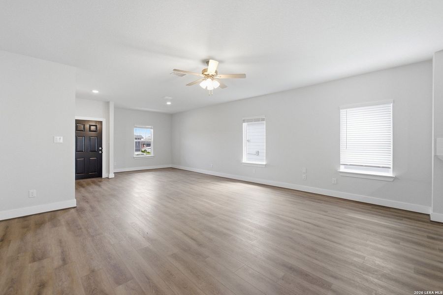 Spacious, unfurnished interior of a new home in Mesa Vista, Von Ormy (Image 26).