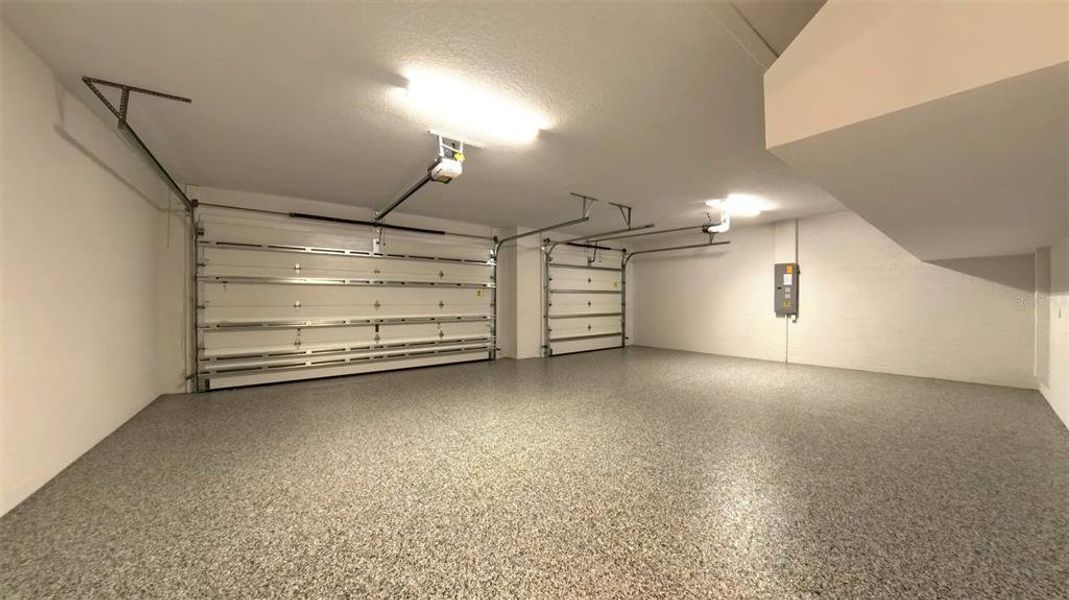 Spacious, unfurnished interior of a new home in , Sarasota (Image 21).
