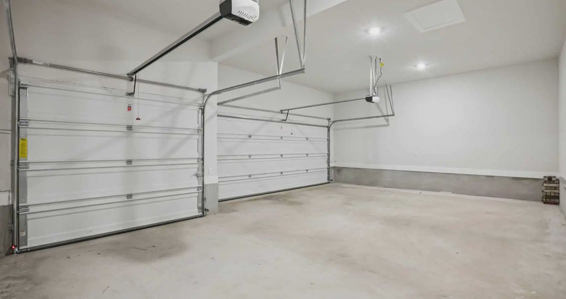 Spacious, unfurnished interior of a new home in 6 Creeks, Kyle (Image 15).