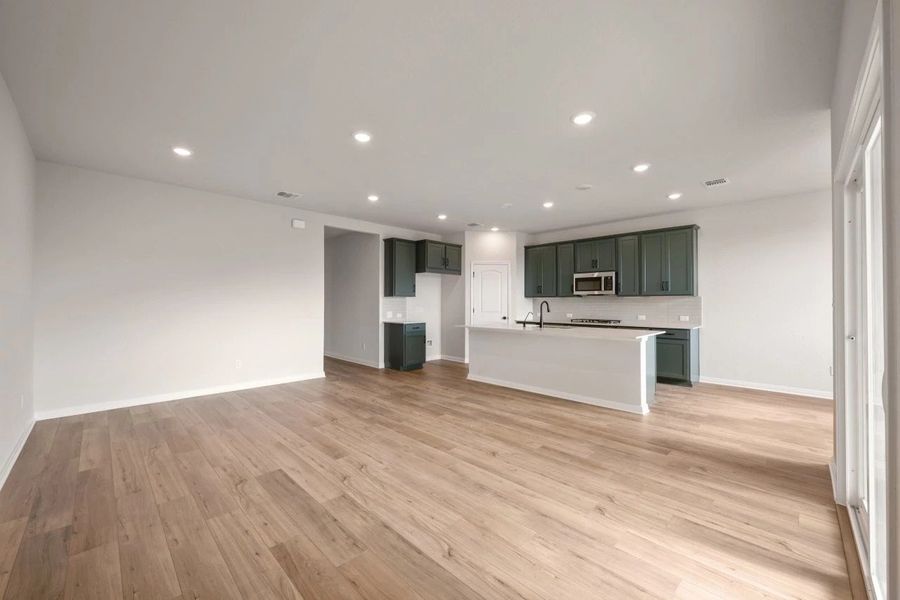 Spacious, unfurnished interior of a new home in Berry Creek Highlands, Georgetown (Image 32).