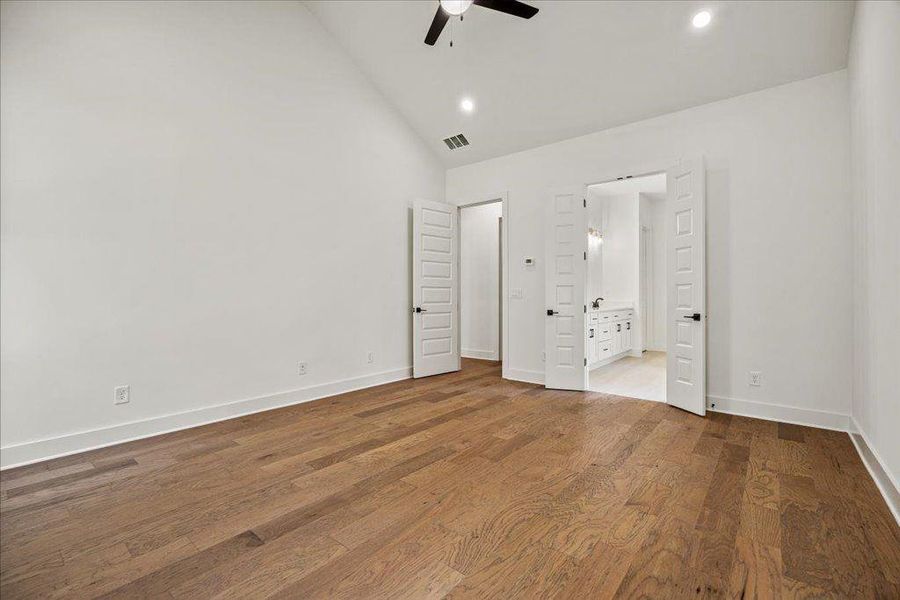 Spacious, unfurnished interior of a new home in , Gainesville (Image 32).