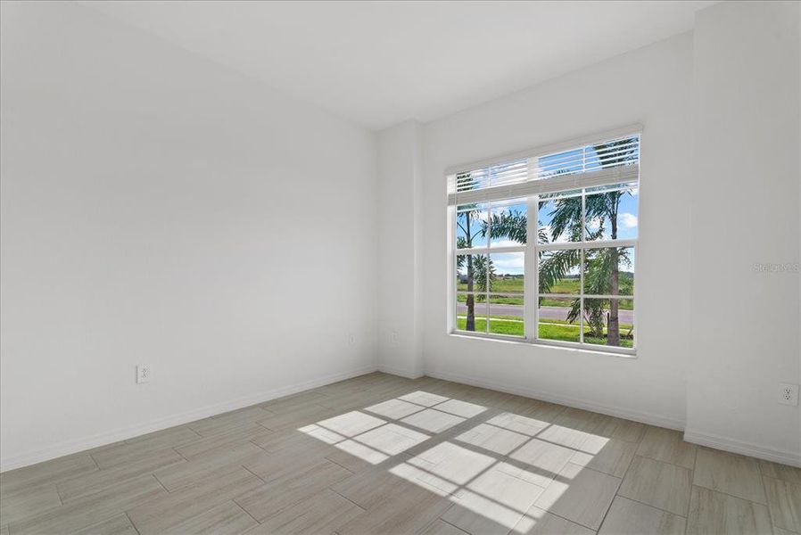 Spacious, unfurnished interior of a new home in Calusa Country Club, Lakewood Ranch (Image 23).