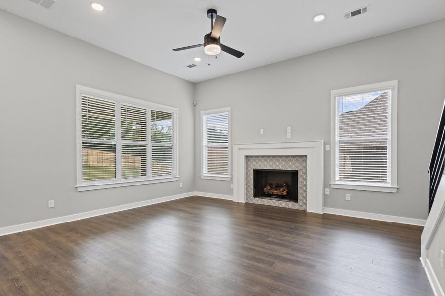 Spacious, unfurnished interior of a new home in Twin Oaks, Oakland (Image 14).