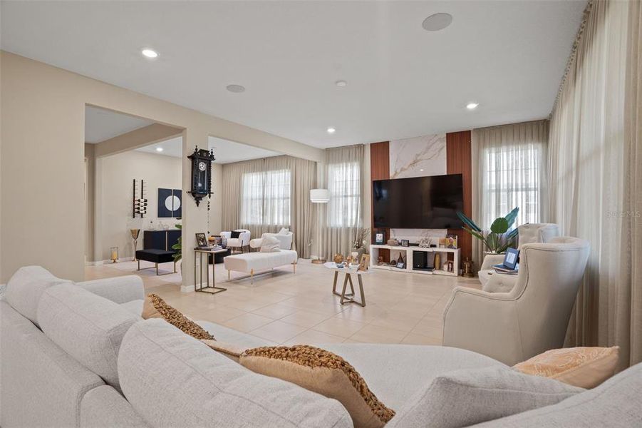 Furnished interior view inside a new home in , Winter Garden (Image 34).