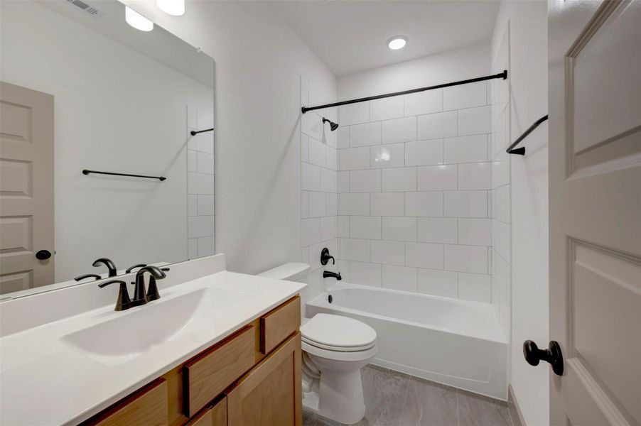 Furnished interior view inside a new home in The Highlands 40', Porter (Image 14).