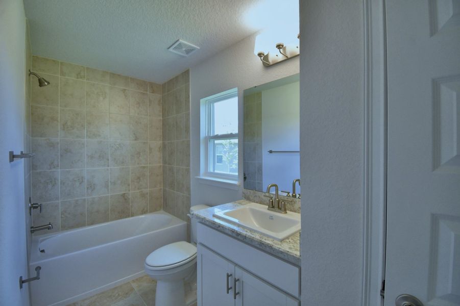 Furnished interior view inside a new home in Villamar, Winter Haven (Image 10).