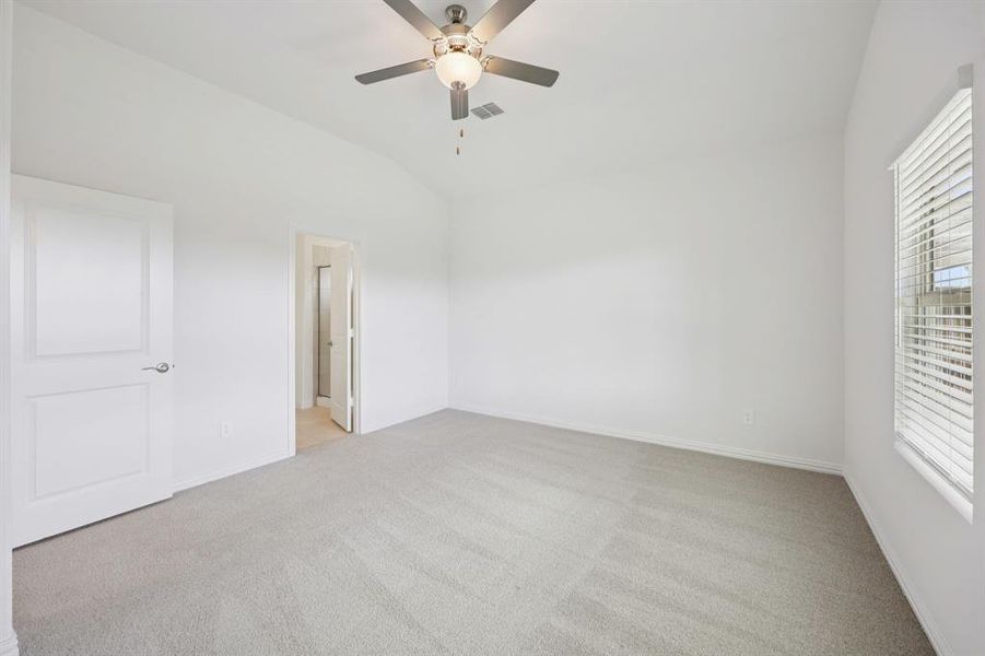 Spacious, unfurnished interior of a new home in Lakehaven - Signature Series, Farmersville (Image 23).