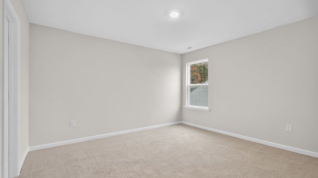 Spacious, unfurnished interior of a new home in Galvins Ridge, Sanford (Image 25).