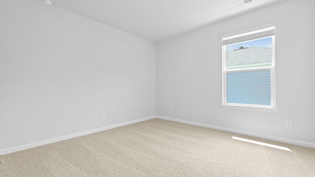 Spacious, unfurnished interior of a new home in Carolina Groves, Moncks Corner (Image 25).