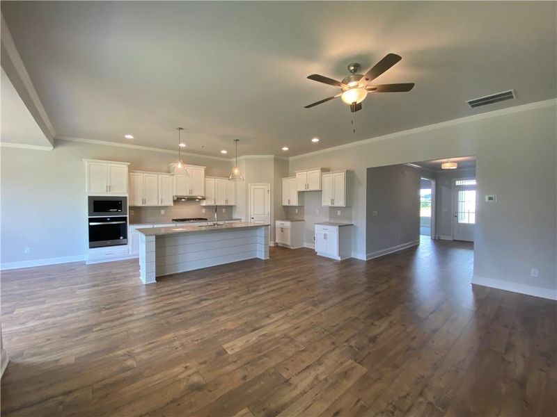 Spacious, unfurnished interior of a new home in , Jefferson (Image 38).
