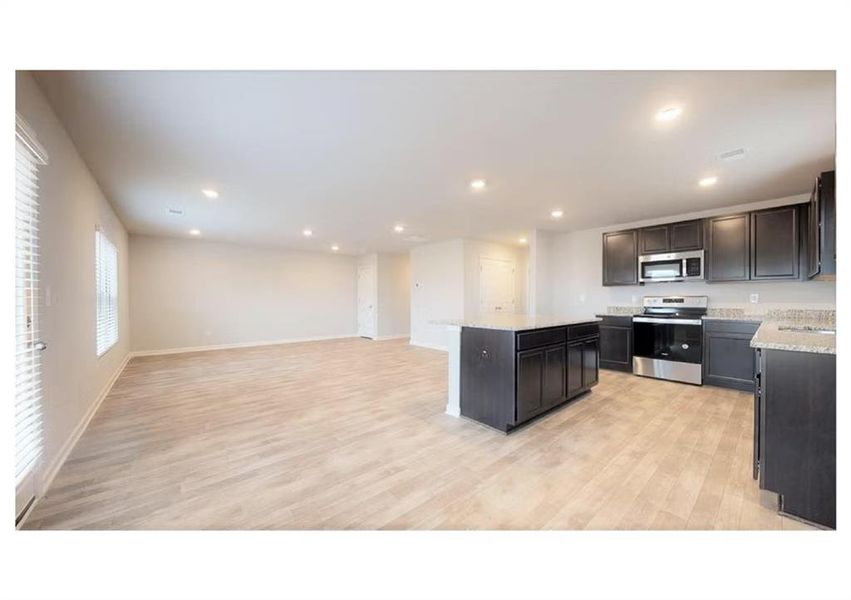 Spacious, unfurnished interior of a new home in Crossvine Village, LaGrange (Image 7).