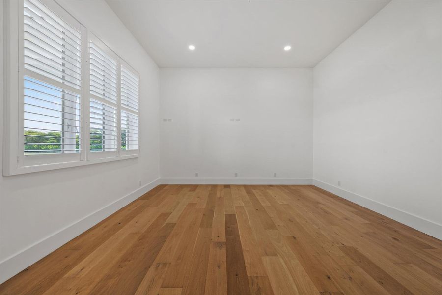 Spacious, unfurnished interior of a new home in , Wellington (Image 34).