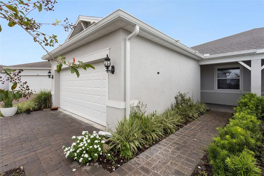 Exterior details and patio area of a home in , Kissimmee (Image 2).