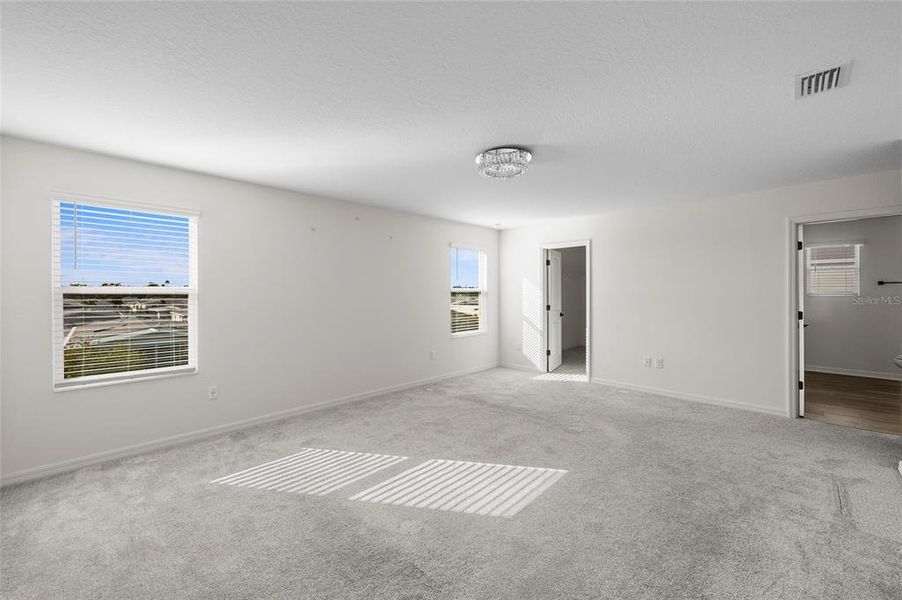 Spacious, unfurnished interior of a new home in Heron Bay, Palmetto (Image 34). Spacious, unfurnished interior of a new home in Heron Bay, Palmetto (Image 34).