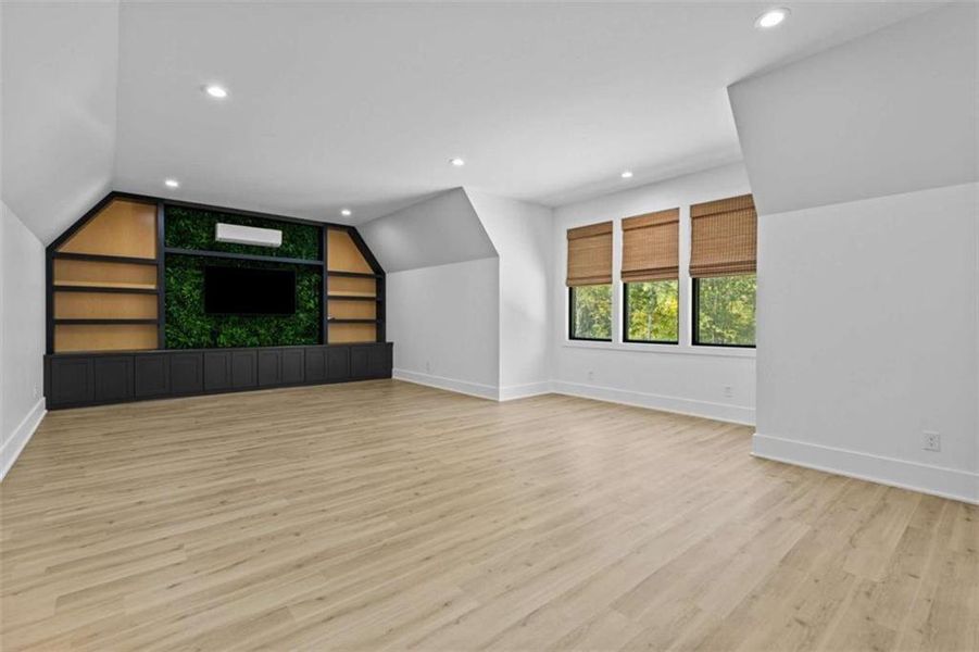 Spacious, unfurnished interior of a new home in , Monroe (Image 21).