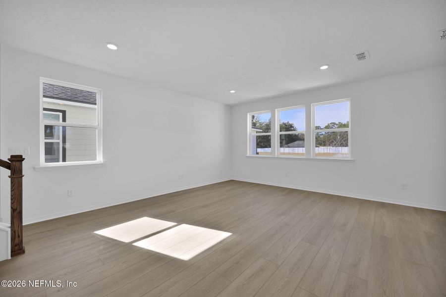 Spacious, unfurnished interior of a new home in Murray Farms, Middleburg (Image 19).