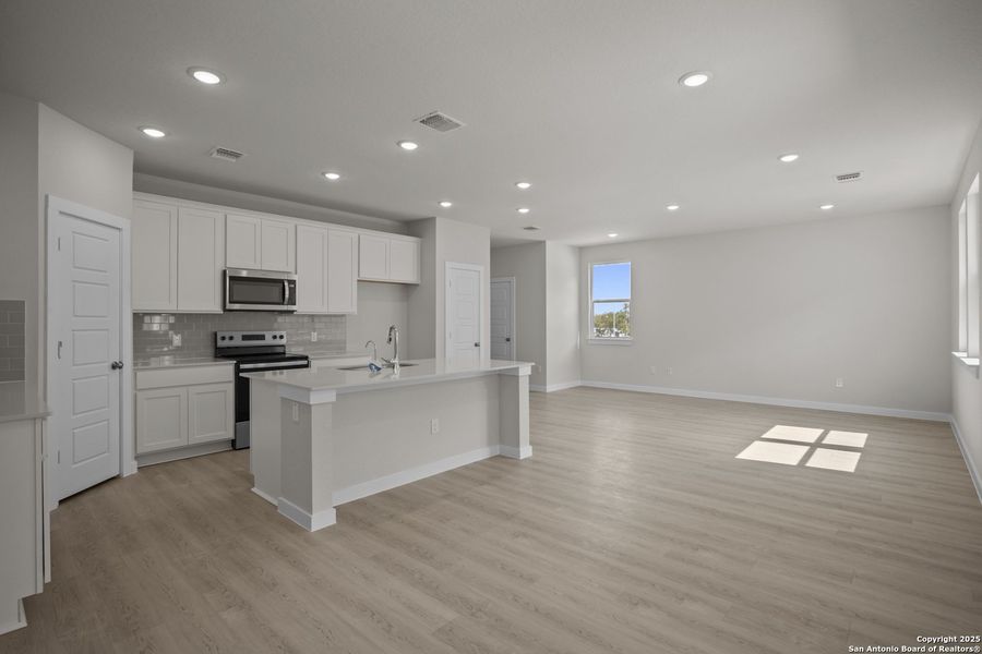 Furnished interior view inside a new home in Rosemont Hill, San Antonio (Image 8). Furnished interior view inside a new home in Rosemont Hill, San Antonio (Image 8).