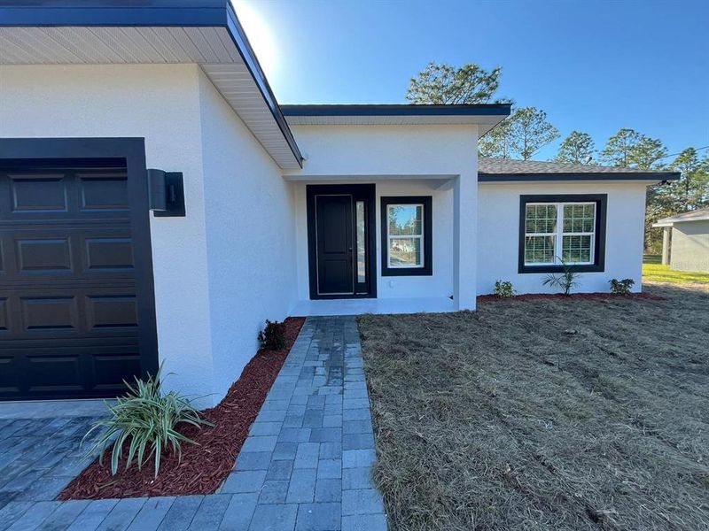 Exterior details and patio area of a home in , Citrus Springs (Image 2).