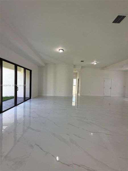 Spacious, unfurnished interior of a new home in , Cutler Bay (Image 16).