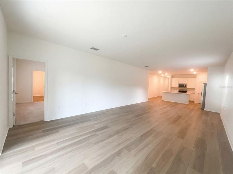 Spacious, unfurnished interior of a new home in Grand Park, Dunnellon (Image 17).