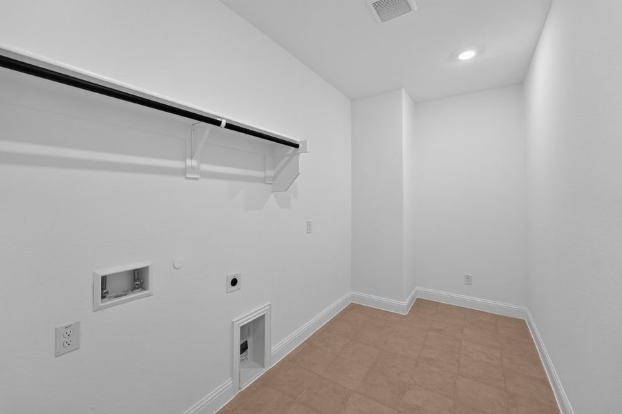 Spacious, unfurnished interior of a new home in Cross Creek Meadows, Celina (Image 42).