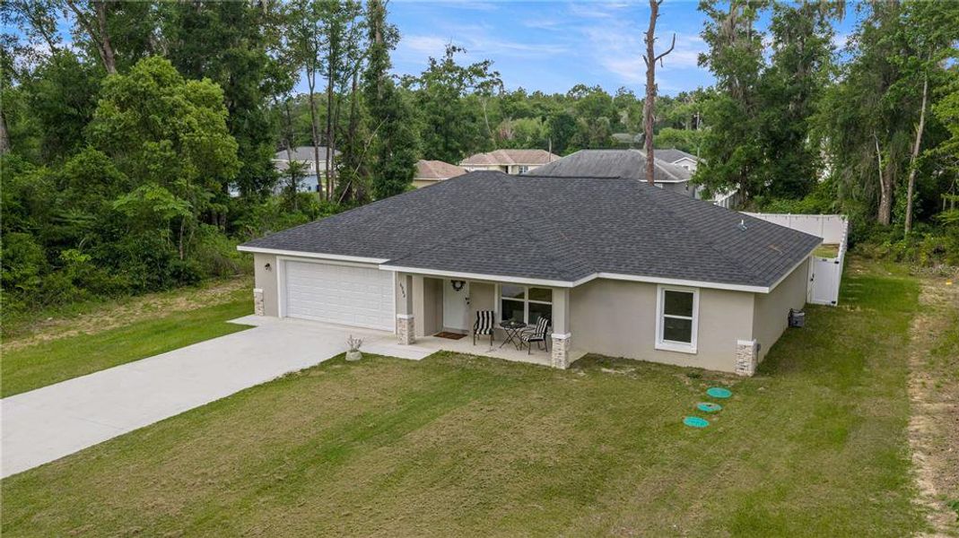 Exterior details and patio area of a home in , Belleview (Image 27).