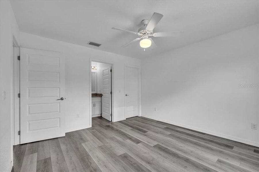 Spacious, unfurnished interior of a new home in , Punta Gorda (Image 17).