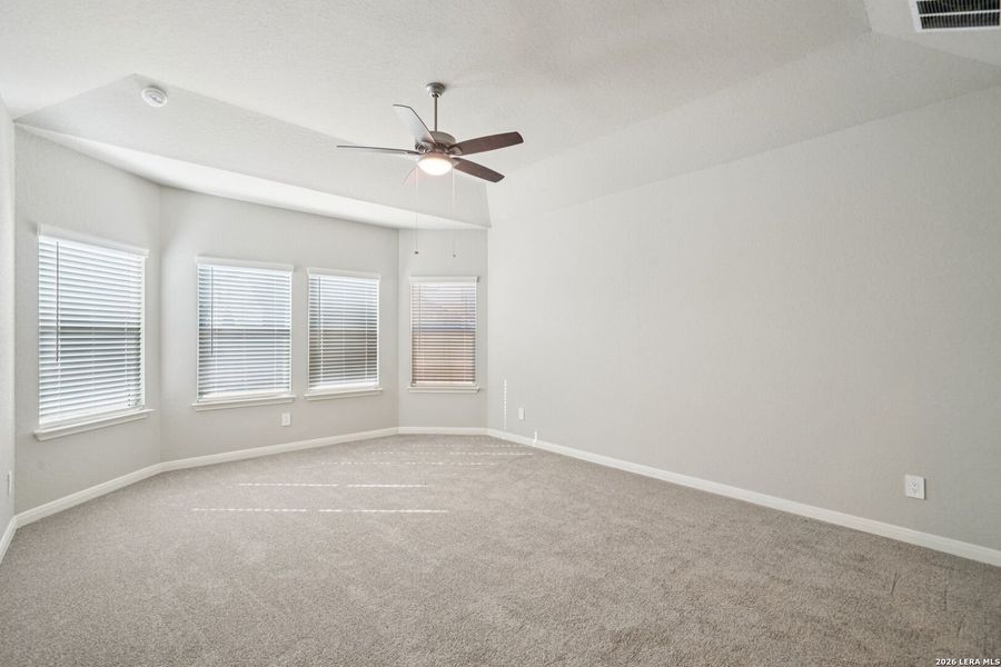 Spacious, unfurnished interior of a new home in Estancia Ranch - Classic Series, San Antonio (Image 34).