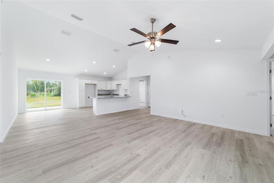 Spacious, unfurnished interior of a new home in , Silver Springs (Image 42).
