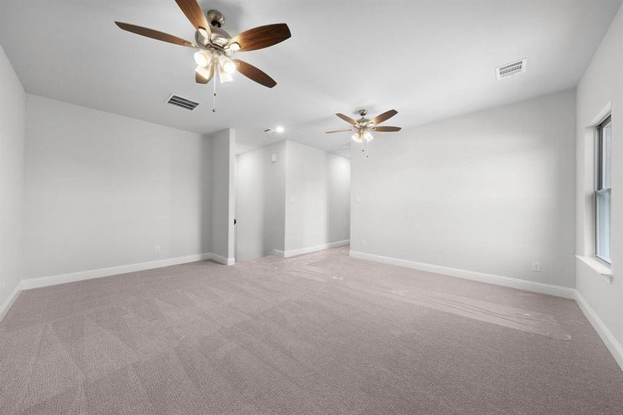 Spacious, unfurnished interior of a new home in Heath Golf and Yacht, Heath (Image 37).